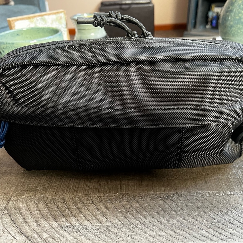 Tomtoc Wander-T26 Daily Sling Bag - Picture 5 of 10